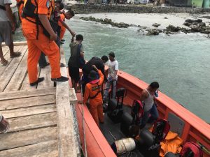 Tim Basarnas berhasil mengevakuasi korban kapal mati mesin