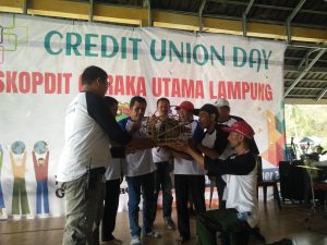Keluarga besar Kopdit Caraka Utama antusias mengikuti Family Gathering