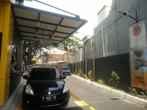 HokBen Antasari, melayani makan di tempat, pesanan dibawa pulang, dan drive thru.