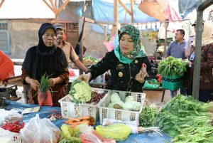 Mengantisipasi kenaikan harga saat Natal dan Tahun Baru, Wagub Chusnunia Buka Kegiatan Pangan Murah di 4 Lokasi