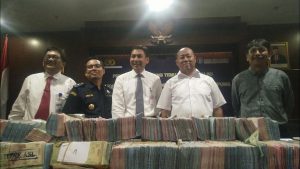 Mesin Racik Uang Kertas lahap habis Uang Palsu