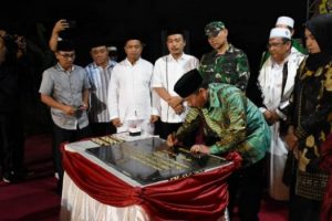 Herman HN, meresmikan jalan layang (fly over) di Jl. Untung Suropati – Jl. RA Basyid,  tepat dimalam pergantian tahun