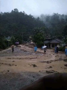 Jalinbar terputus akibat banjir bandang di Pekon Sedayu Tanggamus