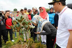 Kunjungi Kebun Raya Liwa, Nunik Ajak Masyarakat Lampung Nikmati Indahnya Bunga Magnolia