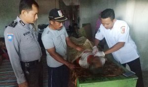 Kakek tewas tergantung di rangka atap rumah, Polsek Dente Teladas Olah TKP
