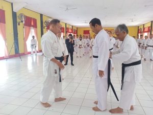 Lembaga Karate-do Indonesia (Lemkari) Pengurus Provinsi (Pengprov) melaksanakan latihan bersama atau Gashuku, ujian DAN, dan ujian Kyu
