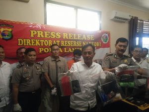 Subdit II Direktorat Narkoba Polda Lampung menangkap tiga tersangka terkait peredaran Narkotika jenis sabu dan ekstasi