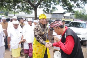 Gubernur Arinal Hadiri Acara Pujawali Pura Kerthi Bhuwana Way Lunik dan Perayaan Hari Raya Kuningan