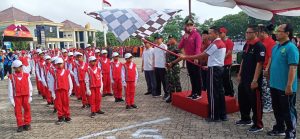 Bupati lepas 107 peserta lomba gerak jalan dalam rangka menyambut HUT TUBA ke-23 tahun 2020.