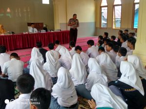 Berikan Penyuluhan di SMAN 1 Liwa, Ini yang di Sampaikan Kanit Bintibmas Polres Lampung Barat