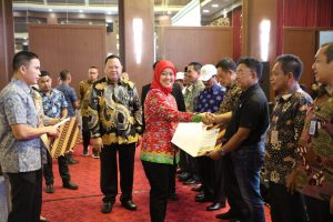 Wagub Nunik Dorong Penyuluh Pertanian Cegah Terjadinya Alih Fungsi Lahan dan Ikut Lakukan Regenerasi Pertanian di Kalangan Generasi Muda