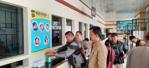 Wajib Pajak di Lampung Barat Diberi Masker, dan Handsanitizer Upaya Pencegahan Terpaparnya Virus Corona