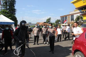 Cegah Corona, Seluruh Ruang Pelayanan dan Ruang Kerja Polresta Bandar Lampung Disemprotkan Cairan Disinfektan
