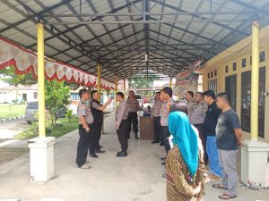 Mencegah Penyebaran Virus Covid-19 Polres Mesuji mengadakan kegiatan tes Suhu tubuh dan membagikan Masker Kemasyarakat