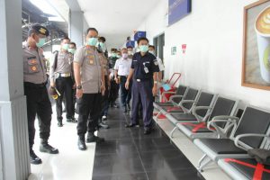 Tinjau Dua Ruang Publik, Kapolresta Bandar Lampung Apresiasi Kesiapan PT.KAI Tanjung Karang dan Gereja Katedral Dalam Cegah Penyebaran Virus Corona