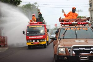 Cegah Covid 19 Jalan Protokol Kota Bandarlampung disemprot Disonfektan