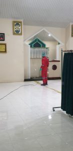 Menekan Berkembannya Virus Covid-19 dengan cara melakukan Penyemprotan Desinfektan di rumah-rumah Ibadah dan tempat-tempat Umum