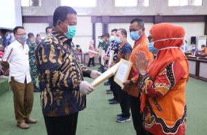 Gubernur Arinal Serahkan Bantuan Tahap Awal APD dan Rapid Test untuk Penanganan Covid-19 di Provinsi Lampung