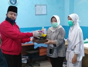 Majelis Taklim Rachmat Hidayat Peduli dengan Tenaga Medis
