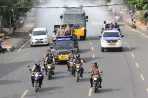 Dua unit armada Watercanon (meriam air) ditambah 483 Personel gabungan dikerahkan dalam penyemprotan disinfektan