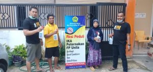 Cegah Corona, IKA Peternakan Unila Bagikan Hand Sanitizer dan Disinfektan