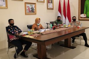 Bupati Tulang Bawang Rakor dengan Gubernur Lampung Antisipasi Penyebaran Corona (Covid 19) melalui Video Conference