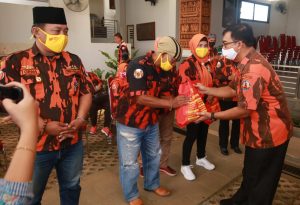 Sambut Ramadhan Ketua PP Rycko Menoza memberi tali asih kepada pengurus dan anggotanya
