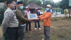 Anggota Komisi 1 DPR RI Fraksi PDI Perjuangan Hi. Mukhlis Basri Mendatangi Posko Covid-19 Perbatasan