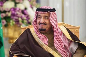 Raja Salman Izinkan Pelaksanaan Sholat Tarawih di Dua Masjid Suci