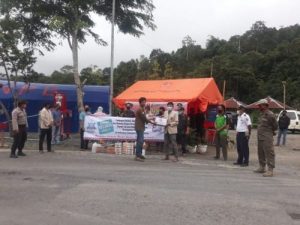 Milad Ke-88, Pemuda Muhammadiyah Kabupaten Lambar Bagi-Bagi Makanan dan Minuman Bervitamin untuk Berbuka Puasa