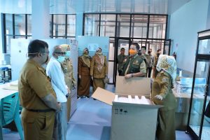 Gubernur Arinal Cek Langsung Alat Diagnonis Covid-19 PCR dari Kementerian BUMN, Pekan Depan Mulai Dioperasikan
