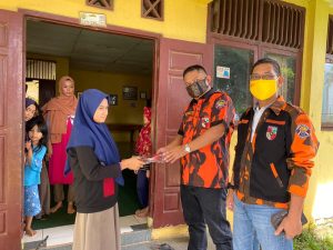 Ramadhan Berbagi MPC Pemuda Pancasila Kota Bandar Lampung menyalurkan paket sembako dan santunan