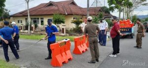 Akses Jalan Masuk Kompleks Pemkab Lambar Ditutup, Ini Penjelasan Pol PP