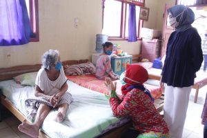 Hari Lansia Nasional ke-24, Pemprov Lampung Bagikan Bantuan Sosial kepada 150 Lansia di Panti Tresna Werdha, Natar