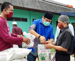 XL Axiata – Pewarta Foto Indonesia Bagikan Sembako Untuk Penyandang Disabilitas