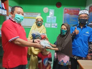 Peringati Hari Lansia, KKPPMP Keuskupan Tanjungkarang Gandeng LLI Lampung Salurkan Masker ke Karang Lansia