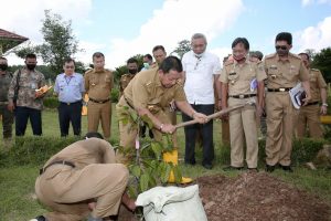 Gubernur Arinal Kembangkan Agro Park dengan Tanaman Langka Hadiah Kehormatan PT. Petrokimia Gresik