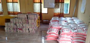 Peratin Ramlan Serahkan Bantuan Sembako untuk 200 Warga Kubuliku