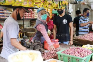 Cegah Penyebaran Covid-19 di Kawasan Pasar, Pemprov Lampung Minta Para Pedagang Terus Gunakan Masker
