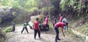 Kegiatan Gotong-Royong Jalan Way Robok dihadiri Camat Balikbukit