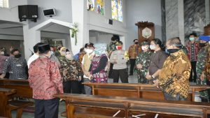 Wakil Gubernur Lampung Hj. Chusnunia Chalim, meninjau tempat ibadah di Bandarlampung, menyosong pemberlakuan New Normal