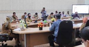 Wakil Gubernur Lampung, Chusnunia, memimpin Rapat Pleno Tim Percepatan Akses Keuangan Daerah (TPAKD) Provinsi Lampung