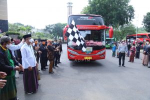 Wagub Chusnunia Lepas 1150 Santri dan Santriwati Menuju Pondok Pesantren Lirboyo