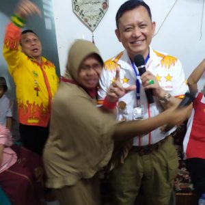 Ike Edwin di Elukan Emak emak Kebon Sawo