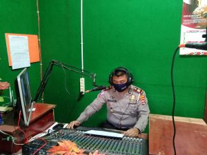 Kasat lantas sosialisasikan Ops Patuh Krakatau melalui Radio