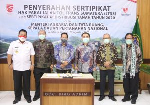 Penyerahan Sertifikat Hak Pakai Jalan Tol dan Redistribusi Tanah Tahun 2020, Menteri Sofyan Djalil Dukung Gubernur Arinal Lindungi Lahan Pertanian Pangan Berkelanjutan