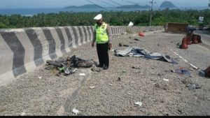 Dum Truck rem blong, 2 orang tewas mengenaskan