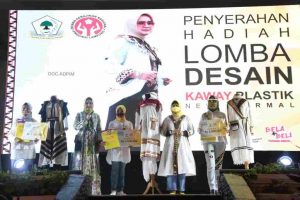 Penyerahan Penghargaan Lomba Desain Kaway Plastik 2020, Gubernur Arinal Apresiasi IIPG dan Dekranasda atas Bangkitnya UMKM Bidang Fashion