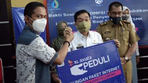 Asosiasi Dinas Kominfo Provinsi Seluruh Indonesia (ASKOMPSI) mengikuti acara Bhakti Sosial secara virtual meetting