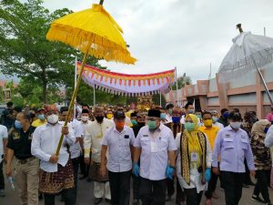 Ribuan Elemen Masyarakat, Kawal Pasangan Tony – Antoni Daftar Ke KPU Lampung Selatan.